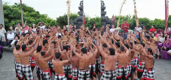 Tari kecak uluwatu